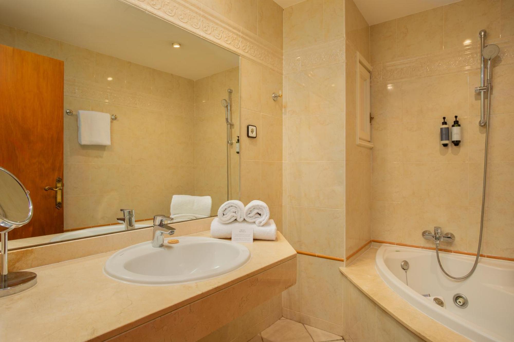 Double or Twin Room with Sea View